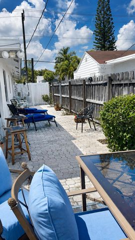 821 Hampton Road, West Palm Beach, FL 33405