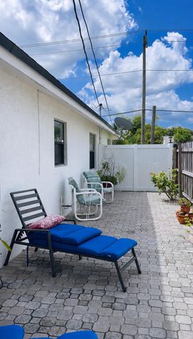 821 Hampton Road, West Palm Beach, FL 33405