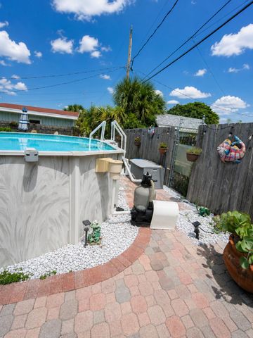 821 Hampton Road, West Palm Beach, FL 33405