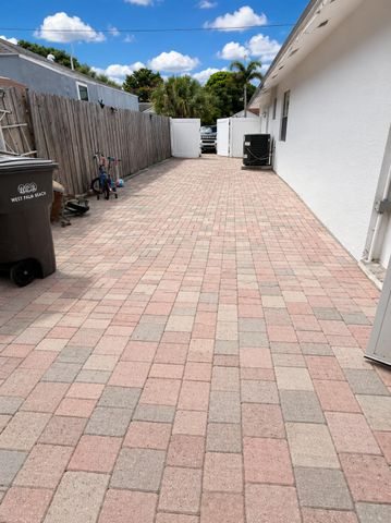 821 Hampton Road, West Palm Beach, FL 33405