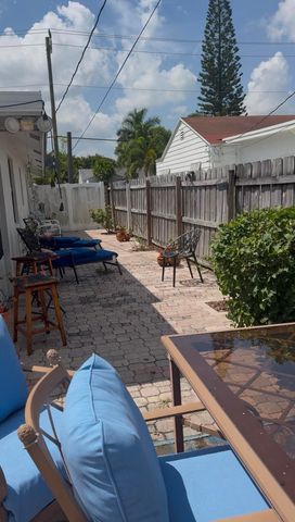 821 Hampton Road, West Palm Beach, FL 33405