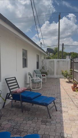 821 Hampton Road, West Palm Beach, FL 33405