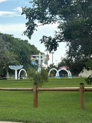 821 Hampton Road, West Palm Beach, FL 33405