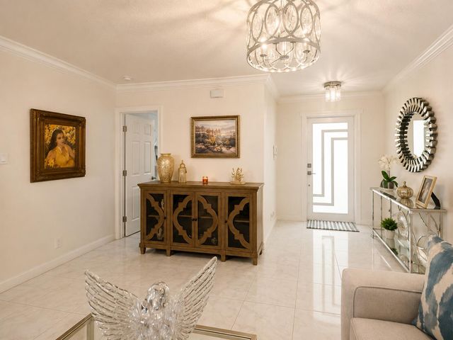 821 Hampton Road, West Palm Beach, FL 33405