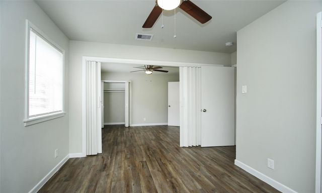 9205 Vicksburg Avenue, Texas City, TX 77591