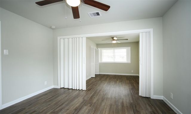 9205 Vicksburg Avenue, Texas City, TX 77591