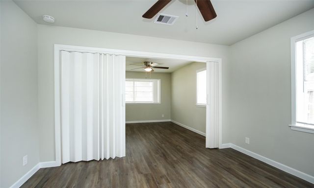 9205 Vicksburg Avenue, Texas City, TX 77591