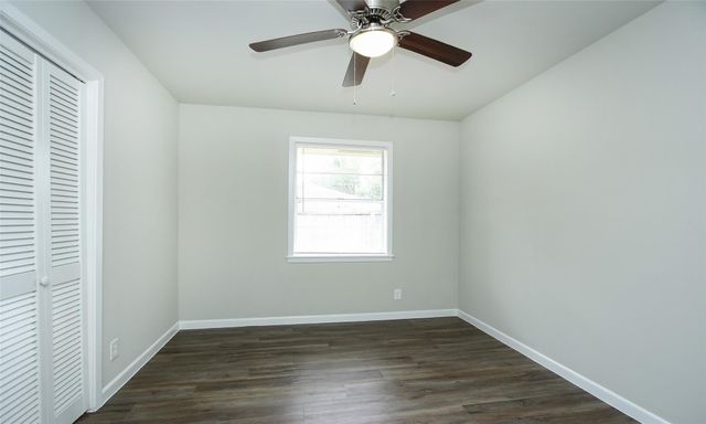 9205 Vicksburg Avenue, Texas City, TX 77591