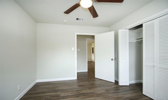 9205 Vicksburg Avenue, Texas City, TX 77591