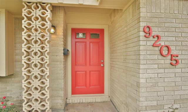 9205 Vicksburg Avenue, Texas City, TX 77591