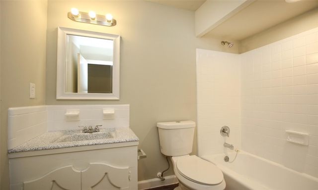 9205 Vicksburg Avenue, Texas City, TX 77591