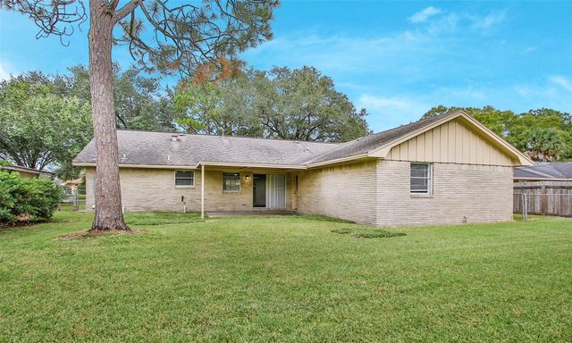 9205 Vicksburg Avenue, Texas City, TX 77591