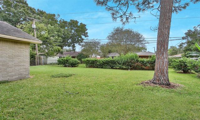 9205 Vicksburg Avenue, Texas City, TX 77591