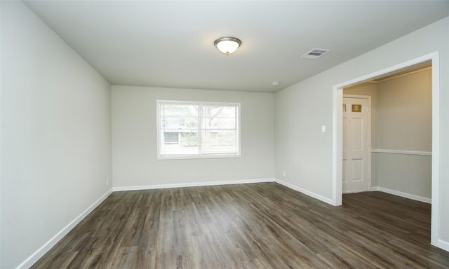 9205 Vicksburg Avenue, Texas City, TX 77591