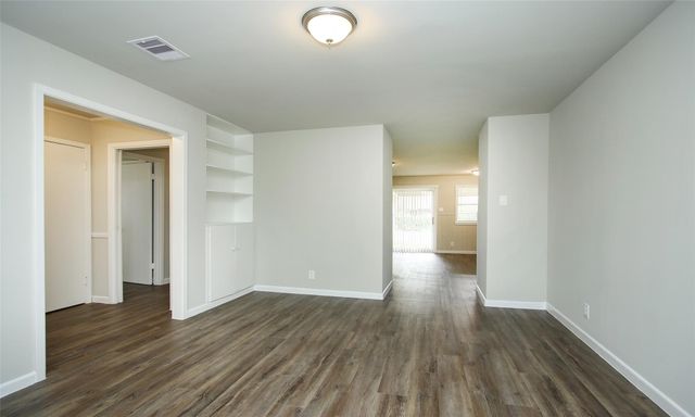 9205 Vicksburg Avenue, Texas City, TX 77591