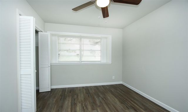 9205 Vicksburg Avenue, Texas City, TX 77591