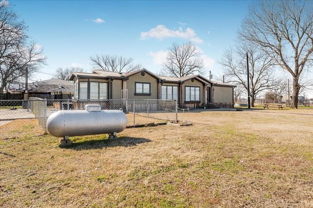 330 Chapman Drive, Mineral Wells, TX 76067