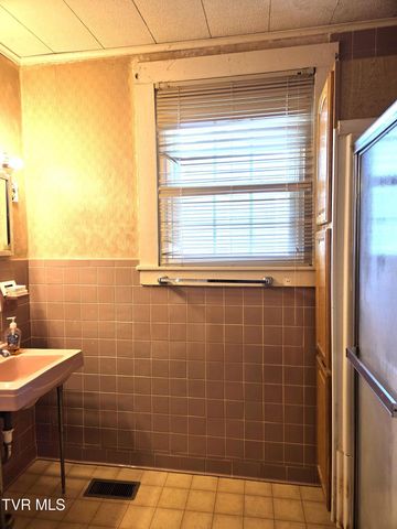 1401 Garden Road, Elizabethton, TN 37643