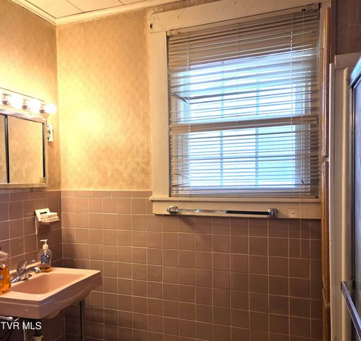 1401 Garden Road, Elizabethton, TN 37643