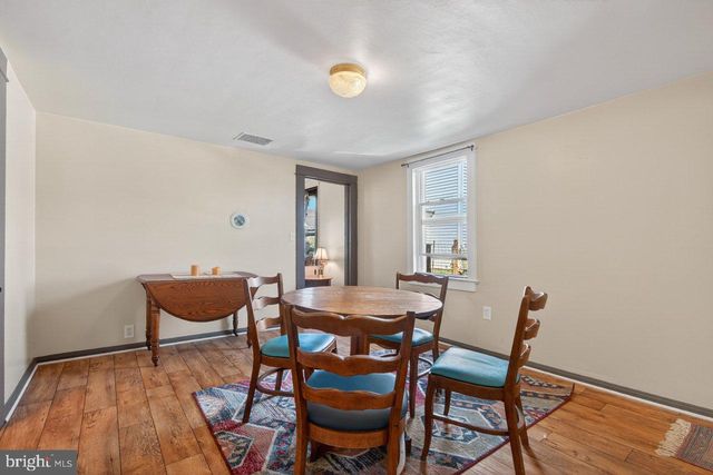33 N MARYE LN, Luray, VA 22835