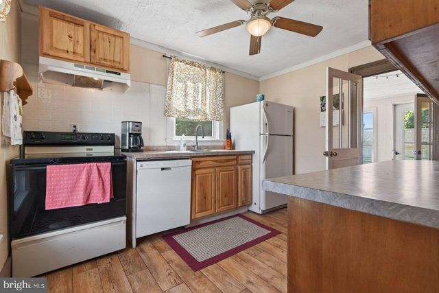 33 N MARYE LN, Luray, VA 22835