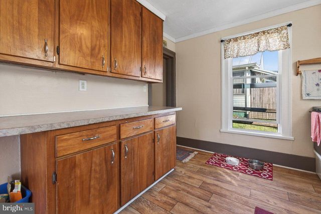 33 N MARYE LN, Luray, VA 22835