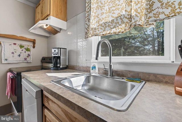 33 N MARYE LN, Luray, VA 22835