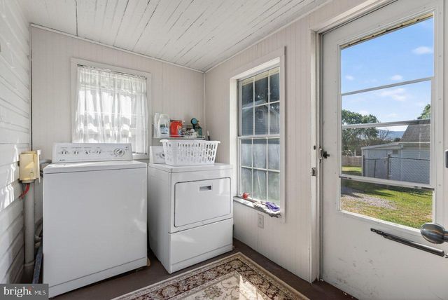 33 N MARYE LN, Luray, VA 22835