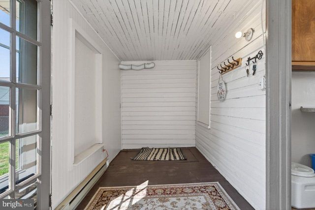 33 N MARYE LN, Luray, VA 22835