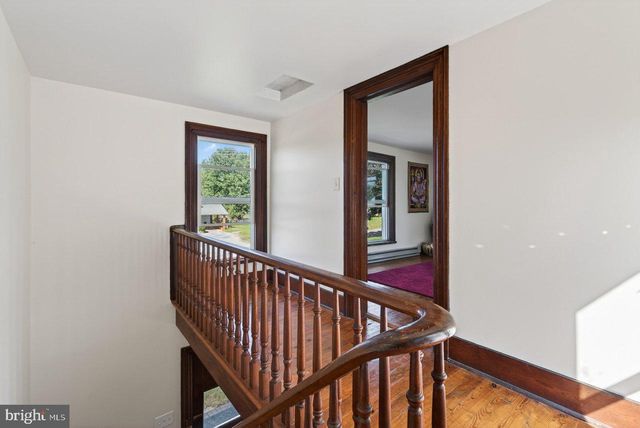 33 N MARYE LN, Luray, VA 22835