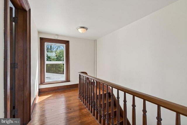 33 N MARYE LN, Luray, VA 22835