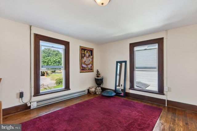 33 N MARYE LN, Luray, VA 22835