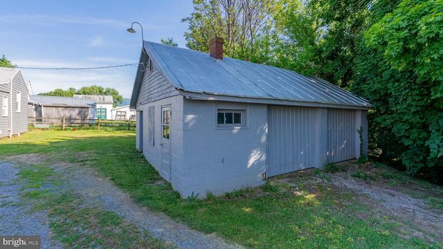33 N MARYE LN, Luray, VA 22835