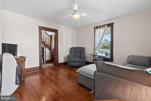 33 N MARYE LN, Luray, VA 22835