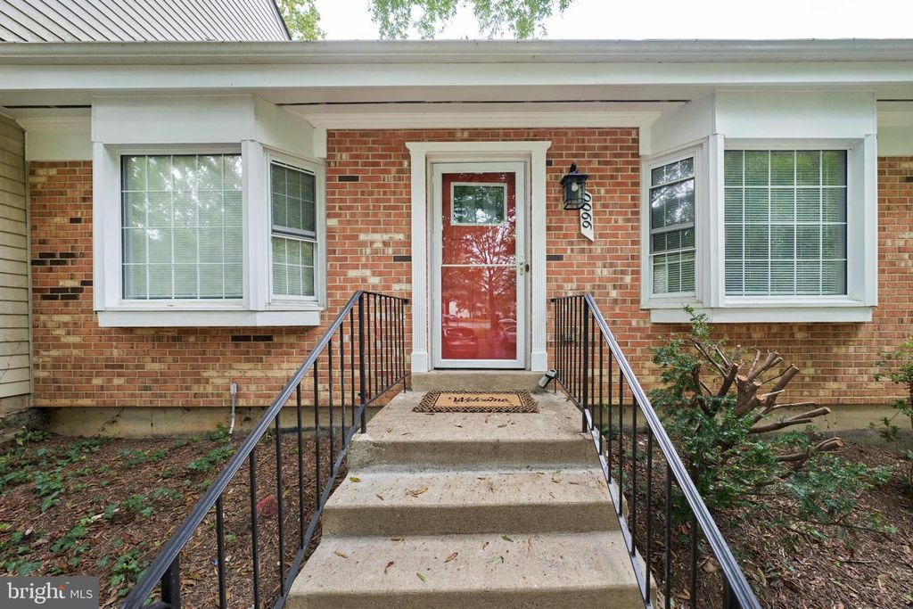 9900 KINGSBRIDGE DR, Fairfax, VA 22031