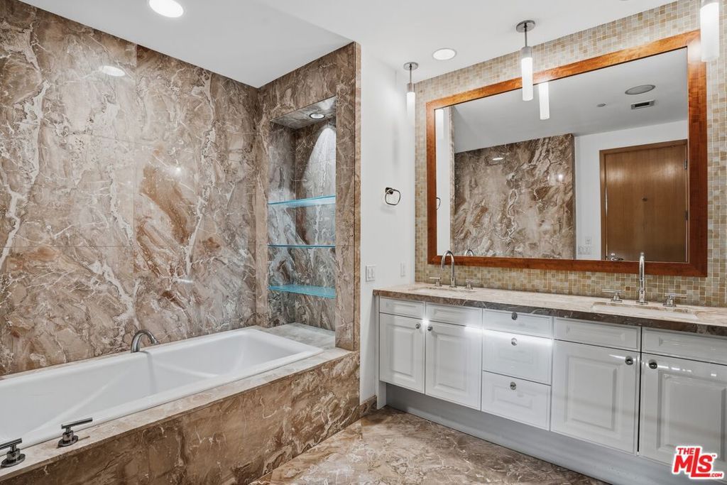 Image 28 of property listing at 165 6th Avenue 2803, San Diego, CA 92101