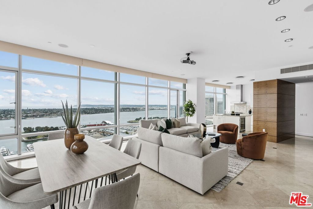 Image 3 of property listing at 165 6th Avenue 2803, San Diego, CA 92101