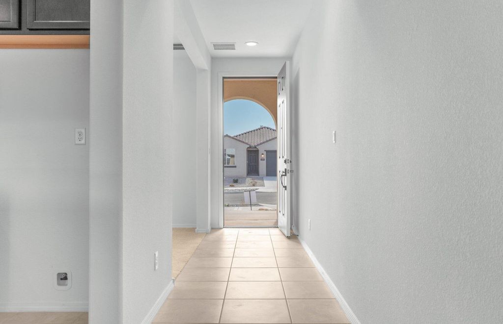 Image 10 of property listing at 3108 Alicia Road NE, Rio Rancho, NM 87144