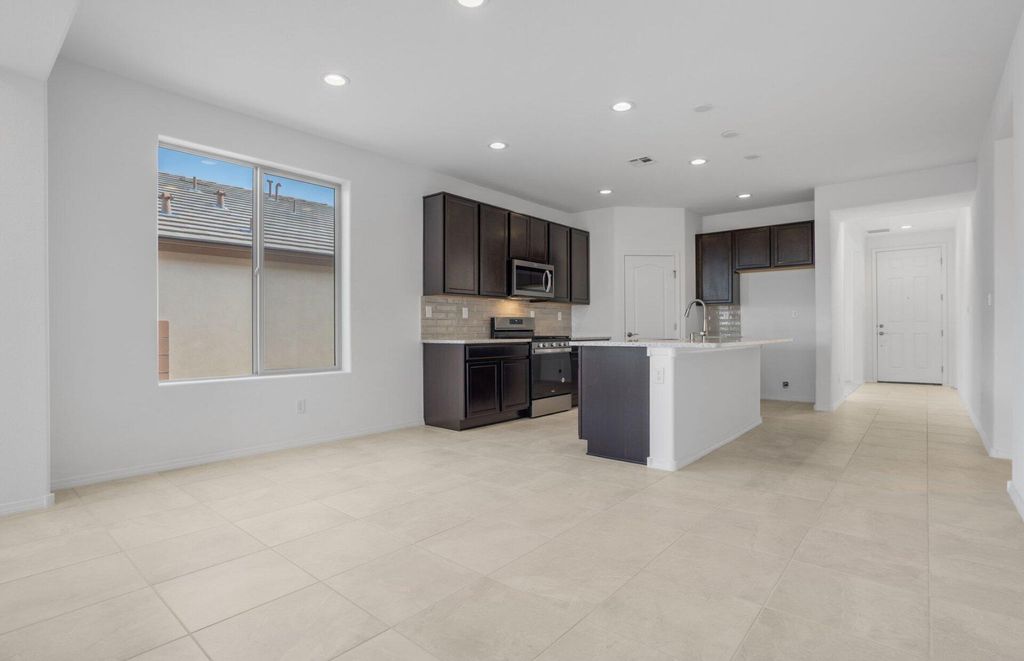 Image 15 of property listing at 3108 Alicia Road NE, Rio Rancho, NM 87144