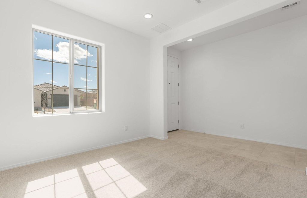 Image 7 of property listing at 3108 Alicia Road NE, Rio Rancho, NM 87144