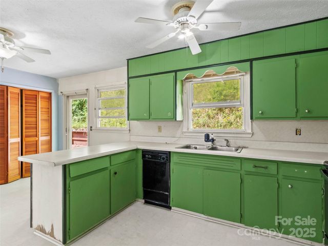 5511 State Hwy 197 S Highway, Burnsville, NC 28714