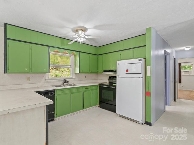 5511 State Hwy 197 S Highway, Burnsville, NC 28714