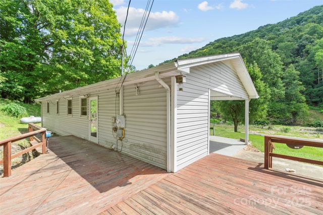 5511 State Hwy 197 S Highway, Burnsville, NC 28714