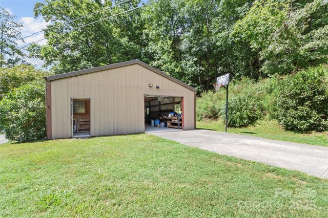 5511 State Hwy 197 S Highway, Burnsville, NC 28714