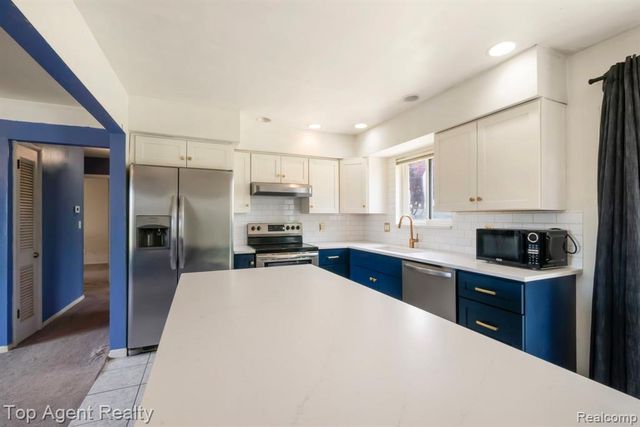 29639 Malvina Drive, Warren, MI 48088