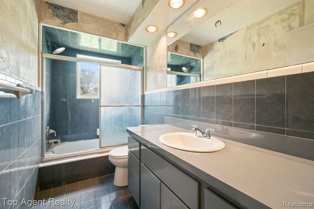 29639 Malvina Drive, Warren, MI 48088