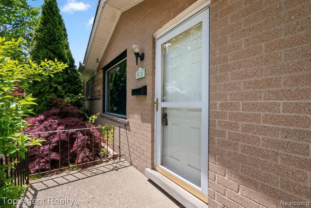 29639 Malvina Drive, Warren, MI 48088