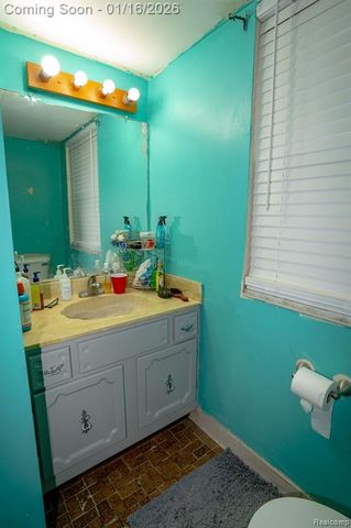 39435 Prentiss Street, Harrison Twp, MI 48045