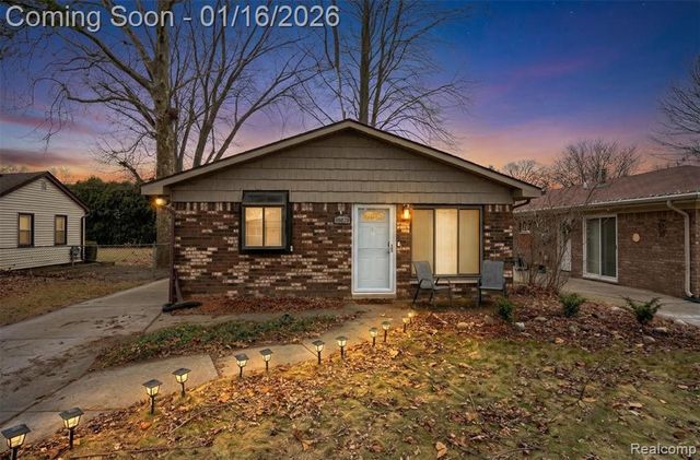 39435 Prentiss Street, Harrison Twp, MI 48045