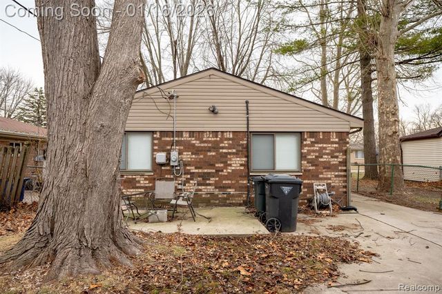 39435 Prentiss Street, Harrison Twp, MI 48045